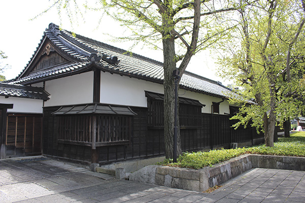 脇長屋(わきながや)