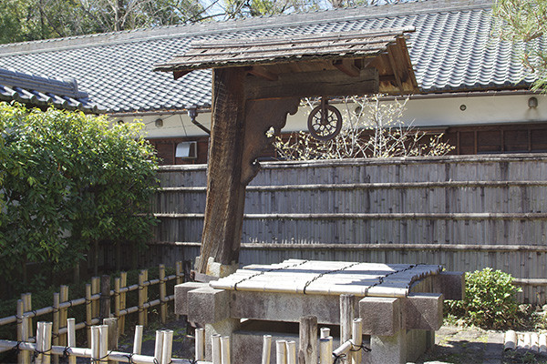 釣瓶井戸(つるべいど)