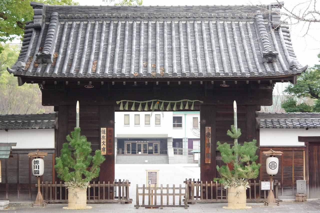 徳川園に咲く 松飾り
